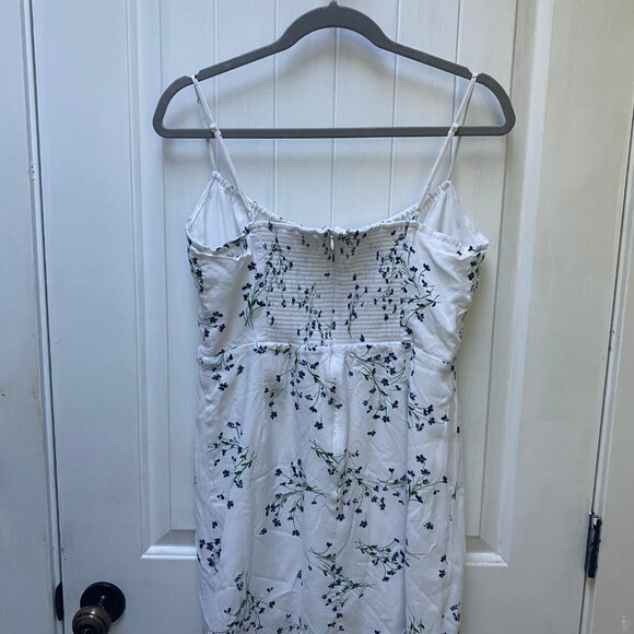 Sunday Best Delilah Dress in Large – White and Blue Floral - Picture 2 of 3